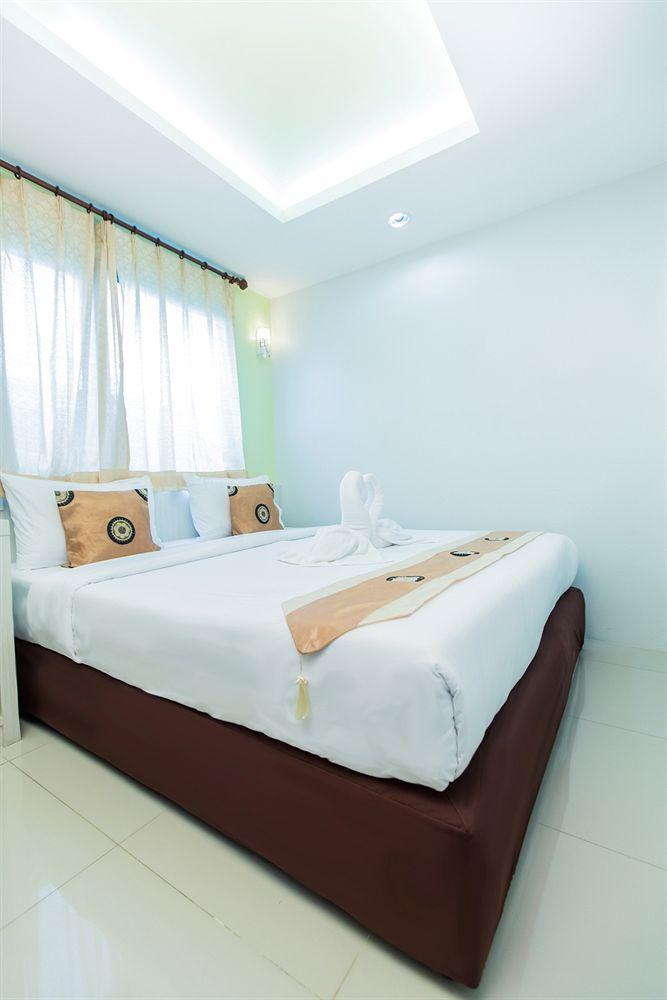 Le Touche Hotel Bangkok Exteriör bild