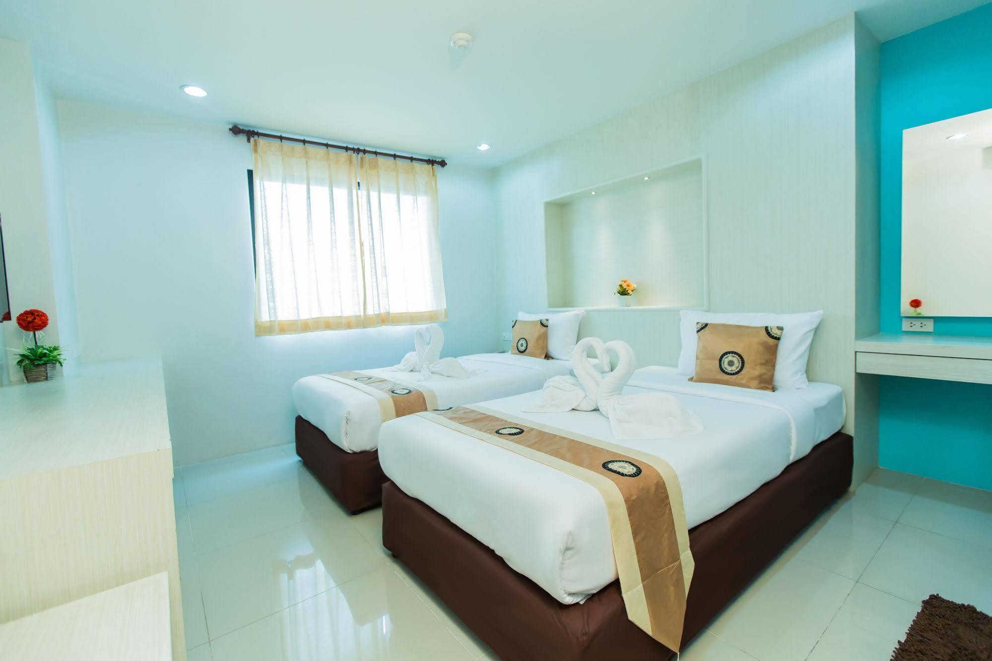 Le Touche Hotel Bangkok Exteriör bild