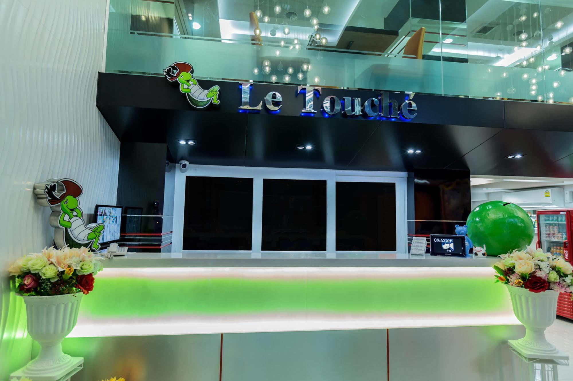 Le Touche Hotel Bangkok Exteriör bild