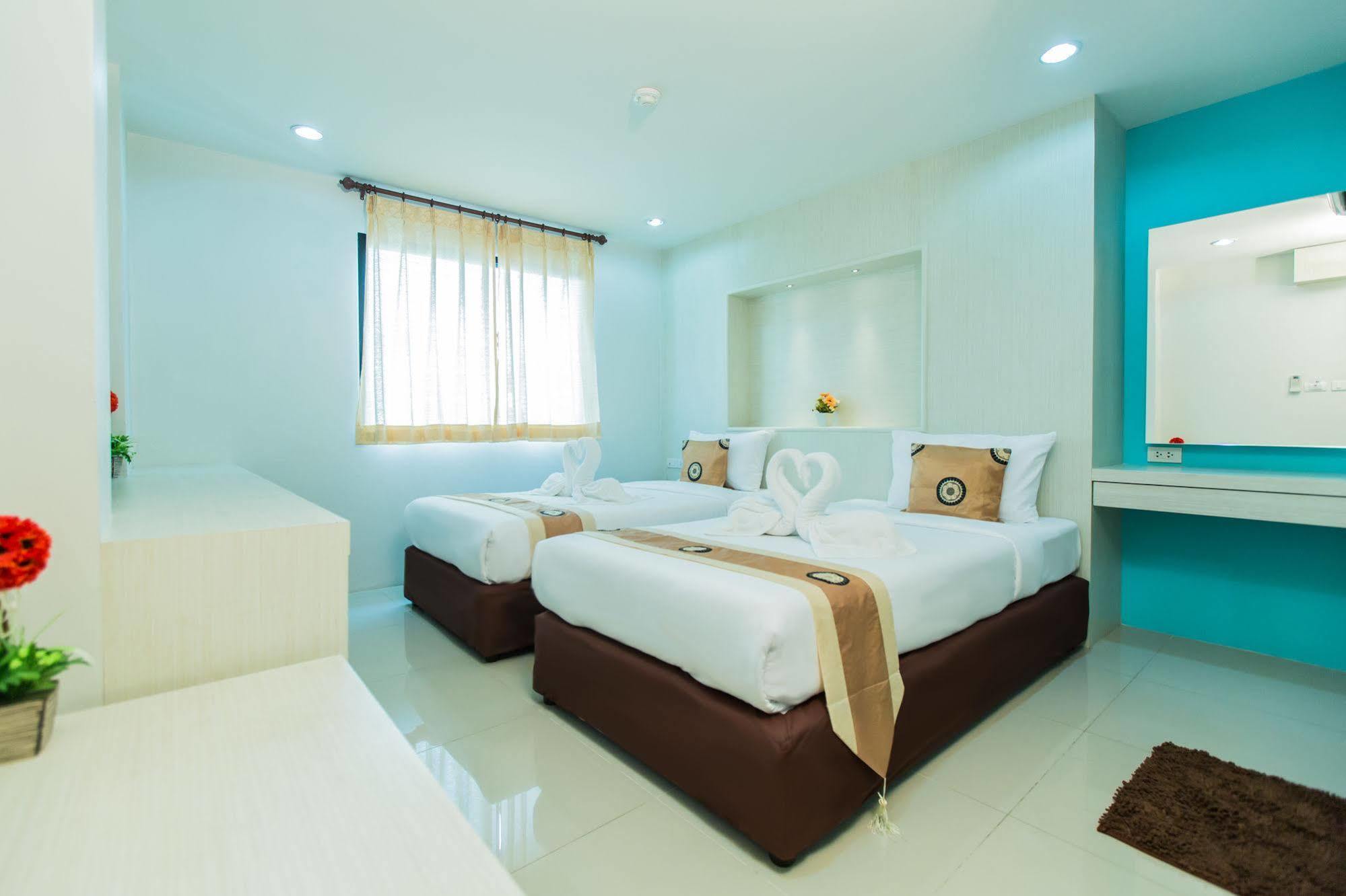 Le Touche Hotel Bangkok Exteriör bild