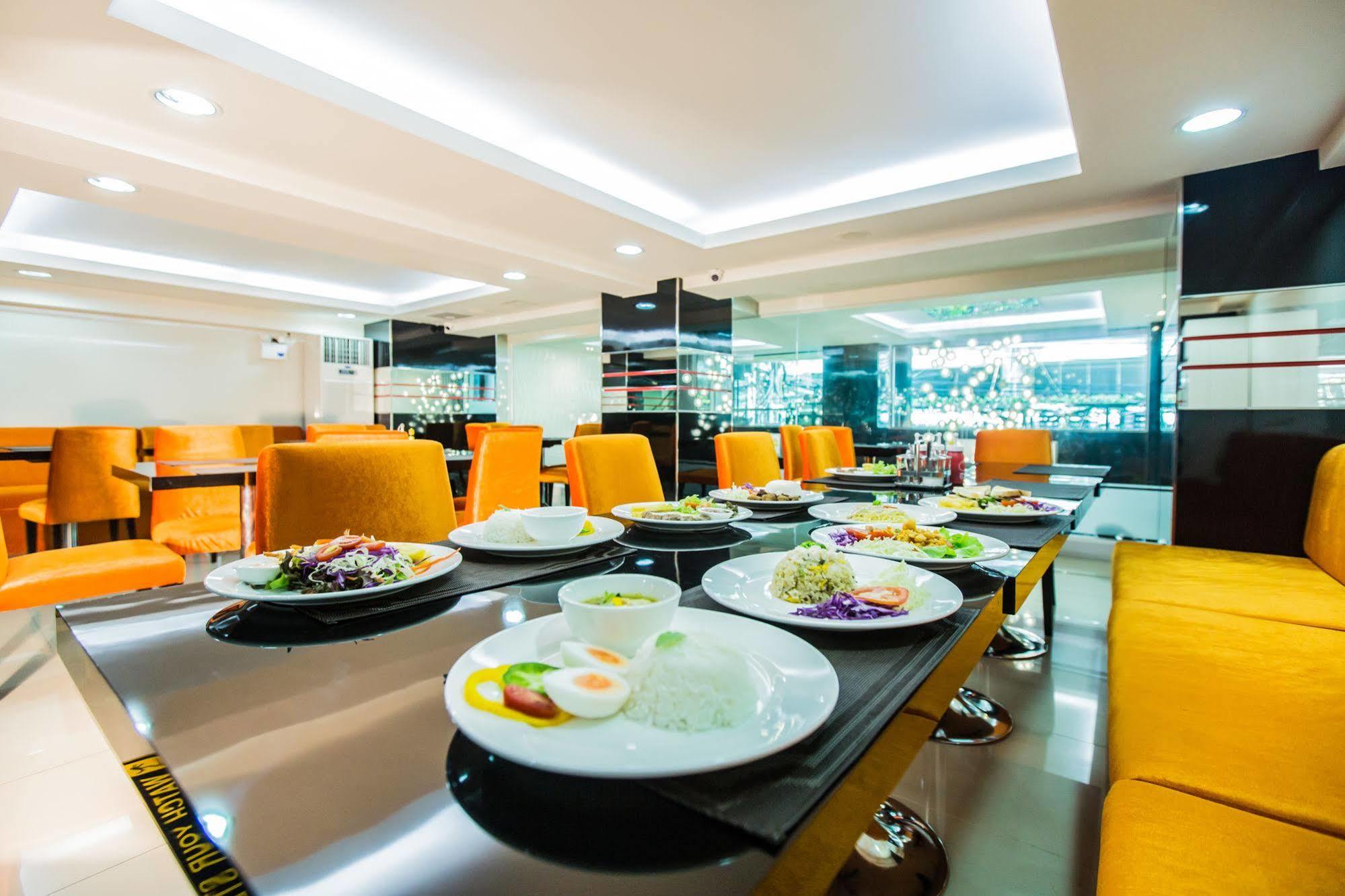 Le Touche Hotel Bangkok Exteriör bild